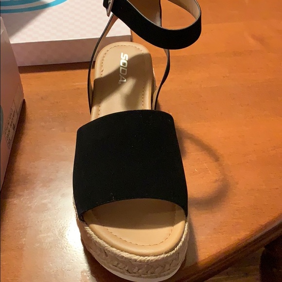 Soda women’s wedge sandals - Picture 2 of 4